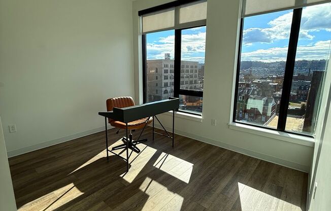 2 beds, 1 bath, 865 sqft, $2,350, Unit Unit 612