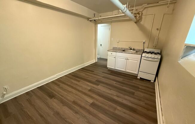 1 bed, 1 bath, $975, Unit 3