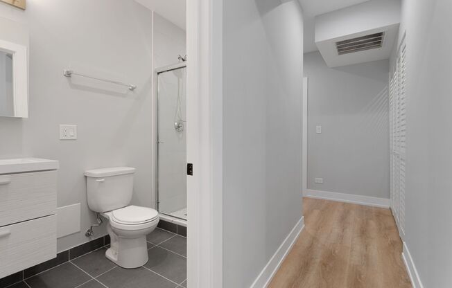 3 beds, 1 bath, 670 sqft, $2,200, Unit 1556-1L