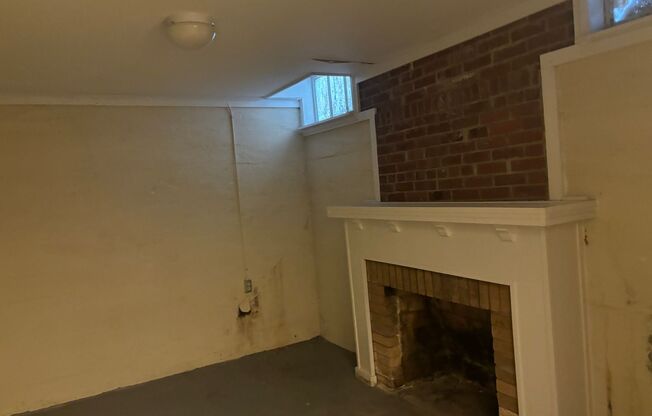 3 beds, 1 bath, $1,050