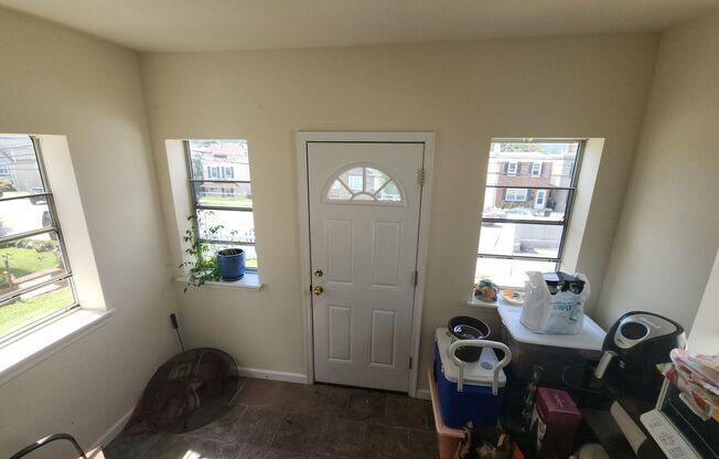 2 beds, 1 bath, $2,195