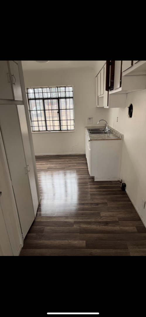2 bedroom/ 1 bathroom Detroit's Westside Duplex!