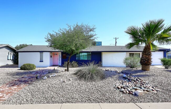 Fully Furnished Remodeled 4 Bedroom / 4 Bathroom Home with spacious back yard & pool in Central Phoenix!