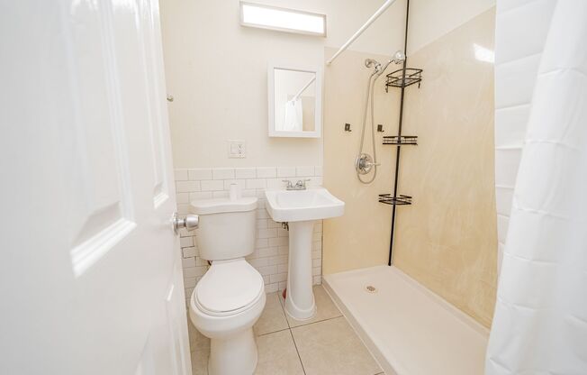 2 beds, 1 bath, $1,975, Unit 100