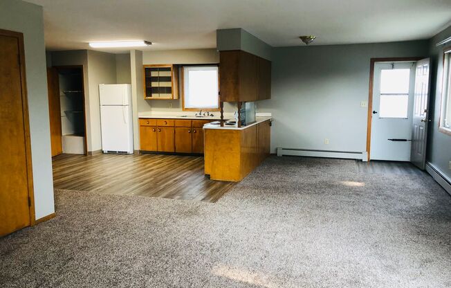 3 beds, 1 bath, $925, Unit A