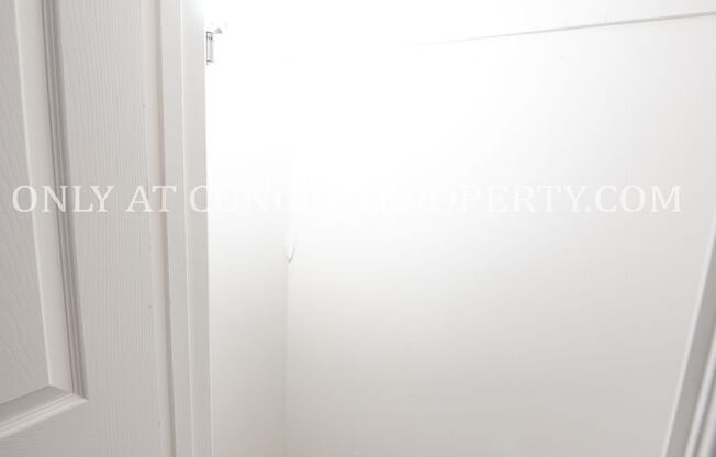 2 beds, 1 bath, 700 sqft, $1,225, Unit 03