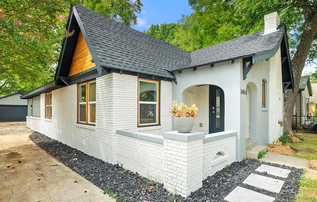 2414 SHARON ST