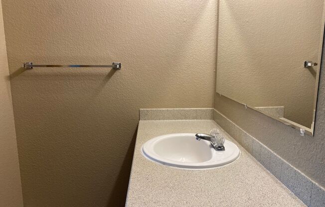 3 beds, 2 baths, 643 sqft, $2,450, Unit B405