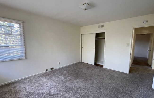 2 beds, 1 bath, $2,350