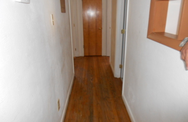 2 beds, 1 bath, $895