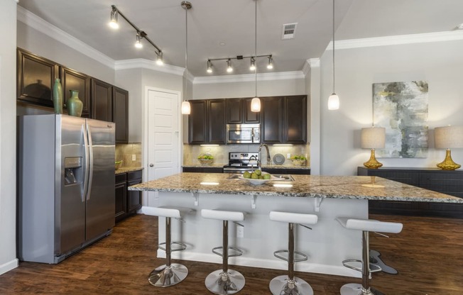 kitchen with stainless appliances, hardwood-style flooring, and kitchen island