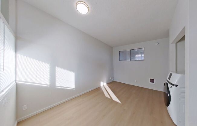 3 beds, 1 bath, 755 sqft, $2,347, Unit 30B