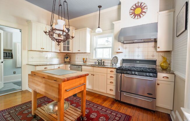 3 beds, 2 baths, $3,500