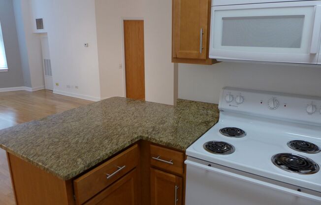 1 bed, 1 bath, 750 sqft, $2,050, Unit 07B