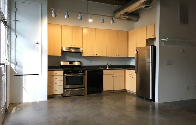 Studio, 1 bath, 700 sqft, $1,535, Unit A-203