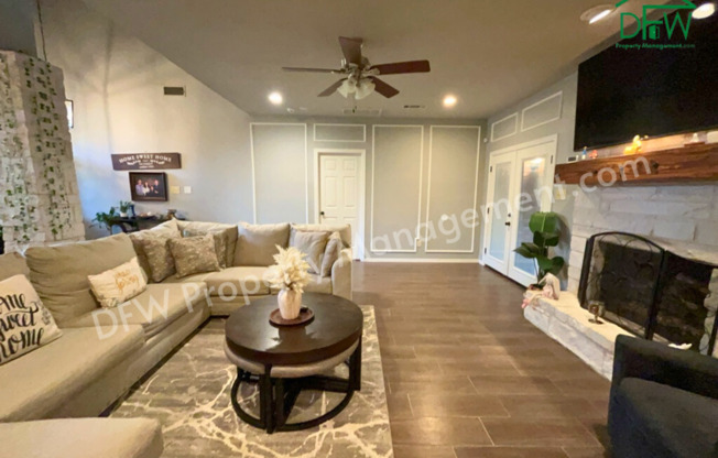 Spacious 4-Bedroom Home with Modern Kitchen, Dual Living Areas & Great Outdoor Space in Grapevine!