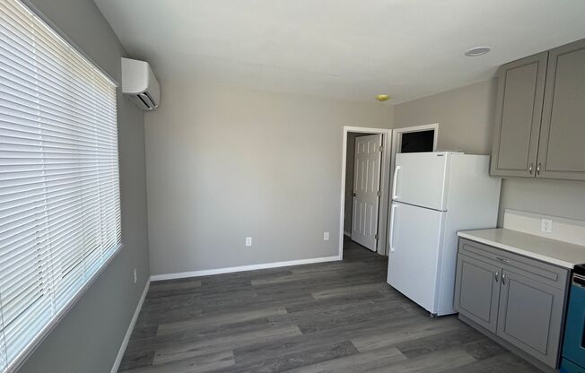 Updated 1 Bedroom Back house for Rent in Corona
