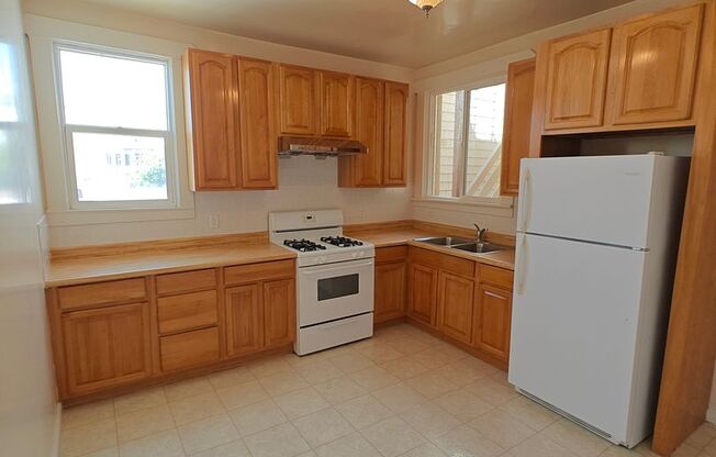 2 beds, 1 bath, $3,400, Unit 1275