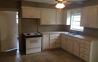 3 beds, 2 baths, $1,100