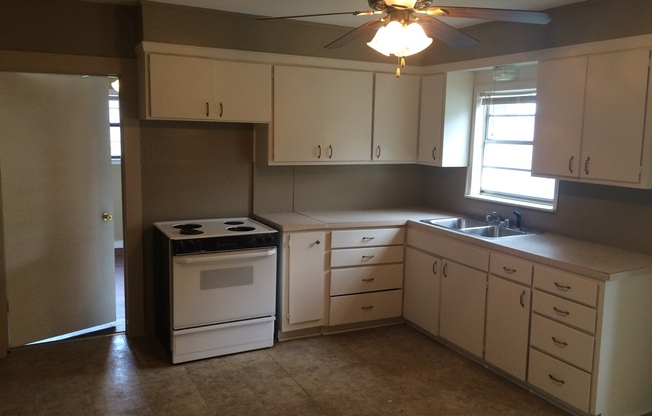 3 beds, 2 baths, $1,100