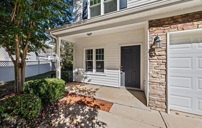 Fabulous 3-bed, 2.5-bath end-unit townhome in Harpers Mill of Lake Wylie!