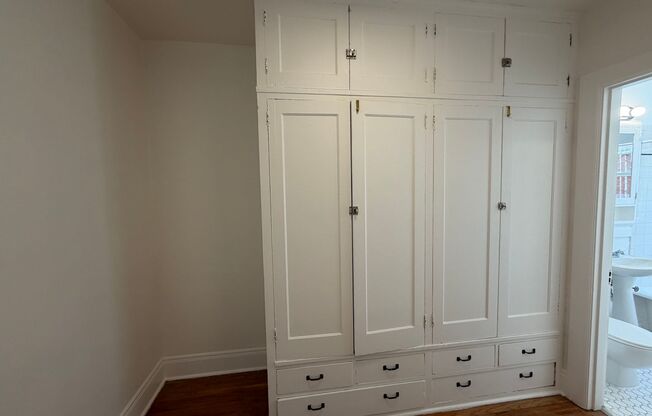 Studio, 1 bath, 320 sqft, $1,129, Unit 14
