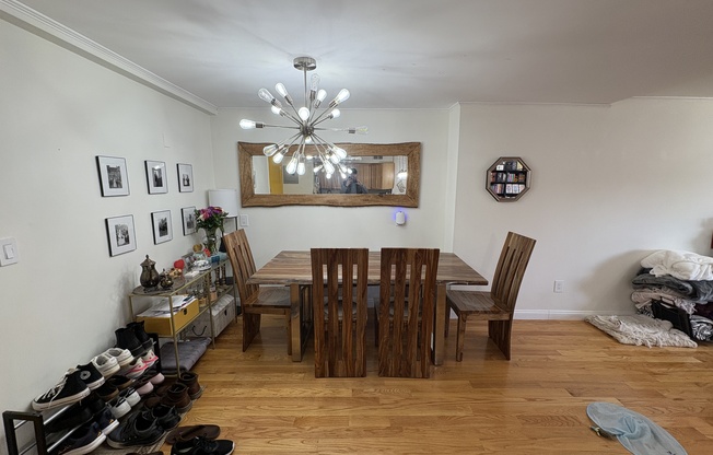 2 beds, 1 bath, $3,150, Unit 2B