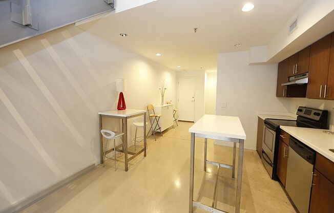 1 bed, 1 bath, 1,000 sqft, $1,695, Unit Unit 6-137