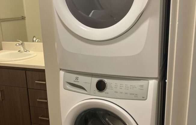 2 beds, 1 bath, 789 sqft, $1,700, Unit B-333