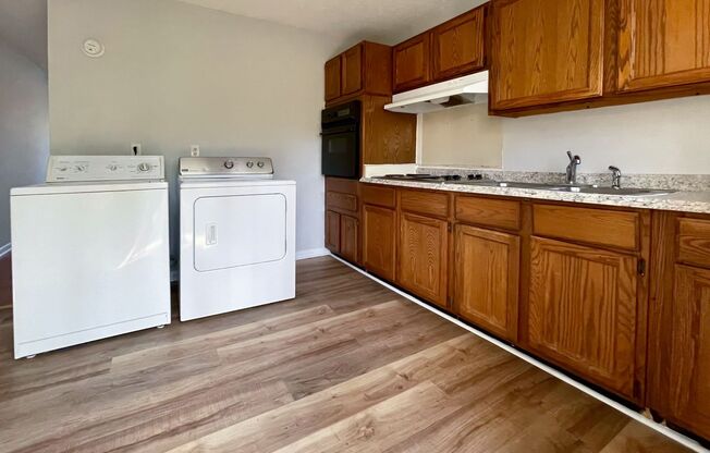 2 beds, 1 bath, $1,200, Unit Unit 2