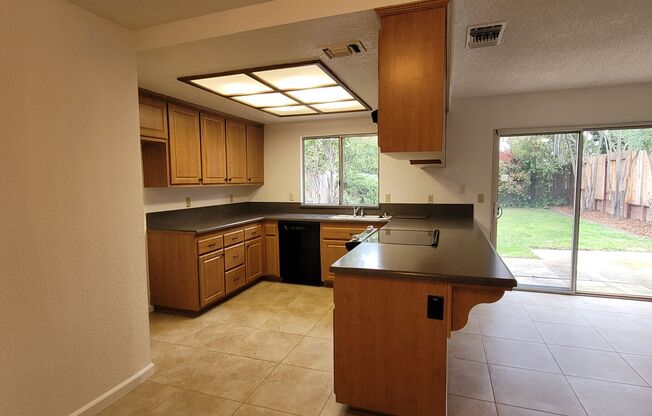 Roseville 2 bedroom with 2 car garage & large yard. Six month lease.