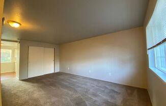 2 beds, 1 bath, 950 sqft, $1,645, Unit I