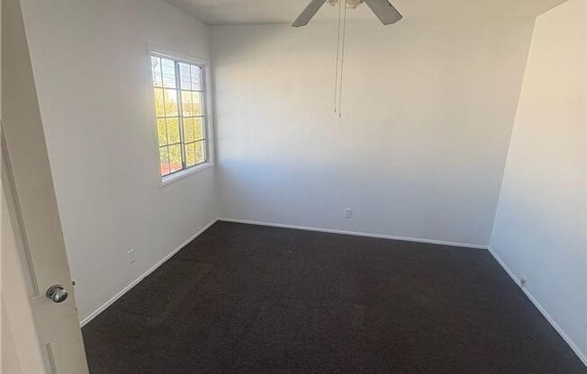 1 bed, 1 bath, $2,500, Unit Top of the garage