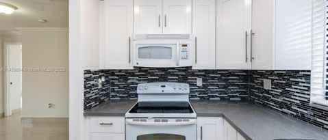 2740 W 61 ST