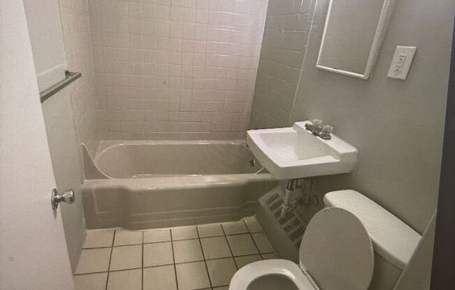 Studio, 1 bath, 400 sqft, $1,200, Unit 820