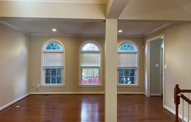 3 beds, 2.5 baths, $3,000