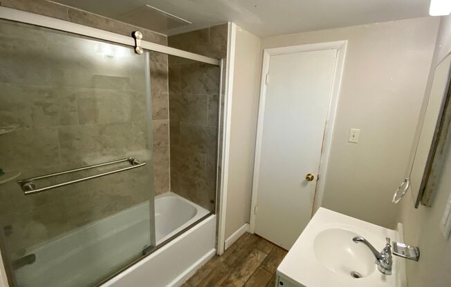 2 beds, 1 bath, $1,895, Unit B