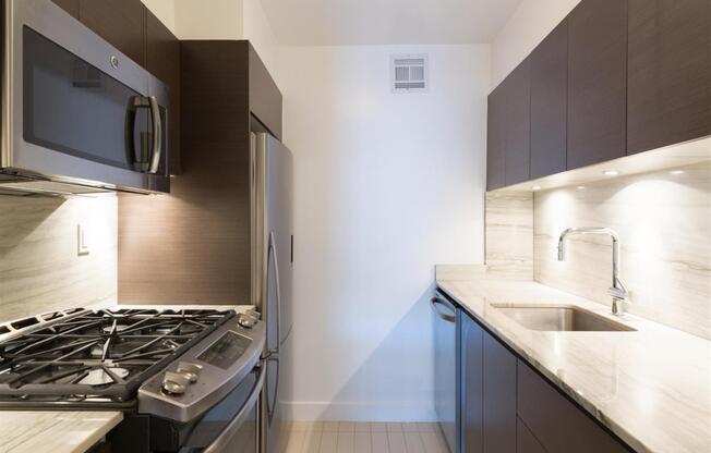 1 bed, 1 bath, $4,575, Unit 5L