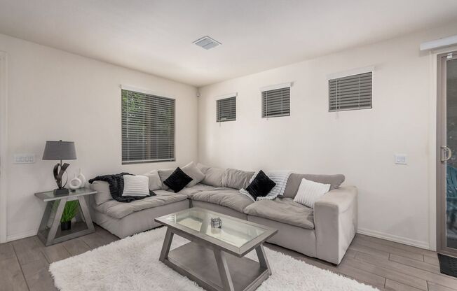 Stylish 3 Bed • 2.5 Bath Home in Cypress Ridge – Phoenix, AZ