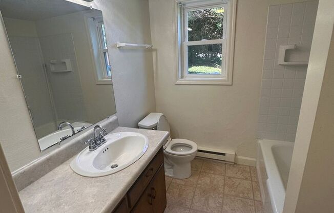 2 beds, 1 bath, 903 sqft, $1,240, Unit M-11