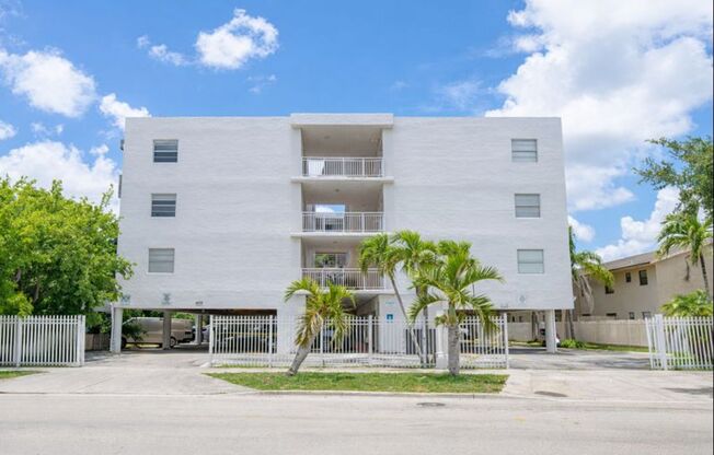 1095 W 77 St Hialeah, FL 33014