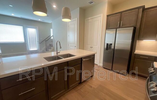 3 beds, 2.5 baths, 1,620 sqft, $2,295