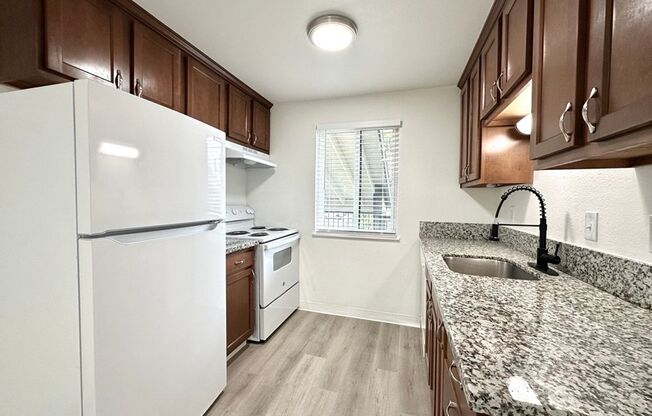 3 beds, 1 bath, 982 sqft, $1,875, Unit 137