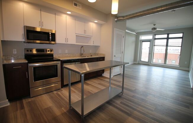 2 beds, 2 baths, 826 sqft, $1,895, Unit APT 615