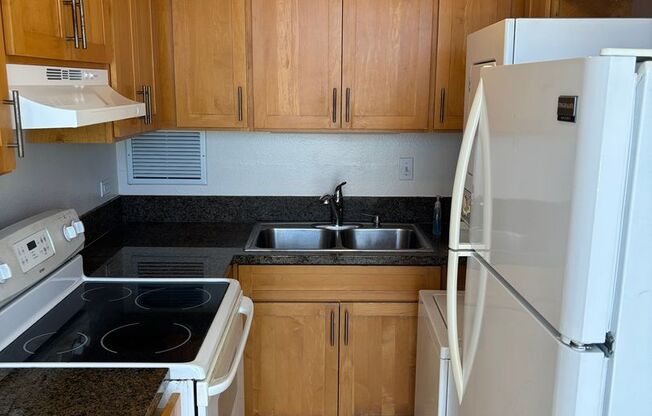Victoria Mansions - 2 Bdrm/1 Bath/1 Prkg - $2,000