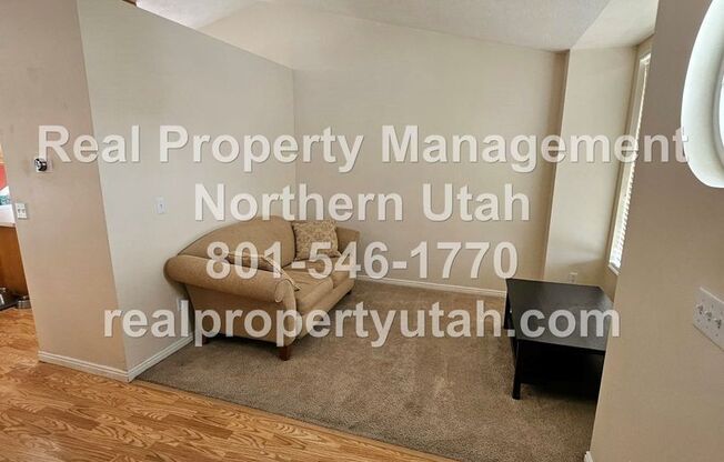 2 Bedroom 2.5 Bath Home in Harrisville Available!