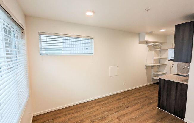 Studio, 1 bath, 186 sqft, $1,465, Unit 421