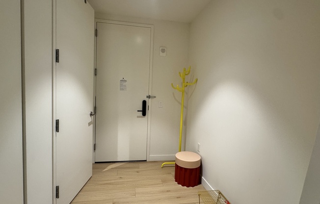 1 bed, 1 bath, $4,354, Unit 16M