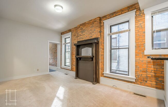 2 beds, 1 bath, $1,625, Unit 814 Neil Ave