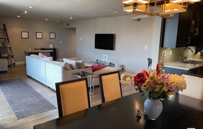 2260 N CAHUENGA BLVD